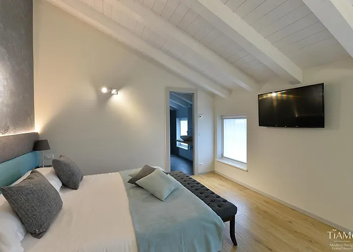 TiAMo Modern Design Guest House